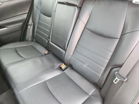 Used 2022 Toyota RAV4 XLE Premium image 5