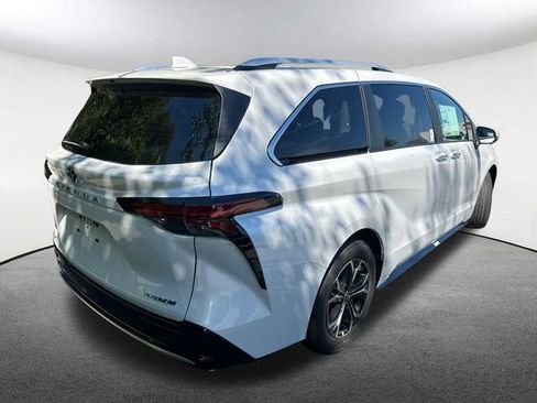 New 2026 Toyota Sienna Platinum AWD/4WD image 9