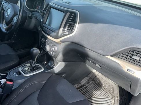 Used 2016 Jeep Cherokee Latitude image 9