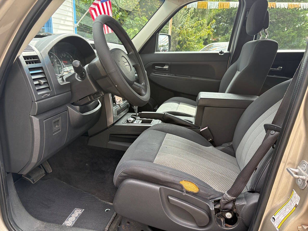 Used 2010 Jeep Liberty Sport AWD/4WD image 11