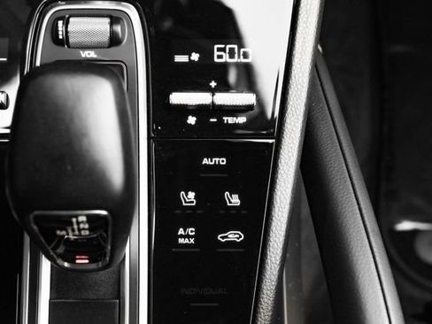 Used 2022 Porsche Cayenne Coupe AWD/4WD image 54