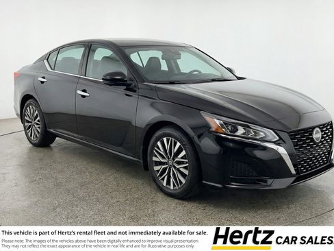 Used 2025 Nissan Altima 2.5 SV image 1