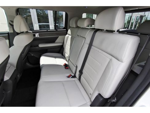 Used 2025 Hyundai Santa Fe Limited FWD image 13