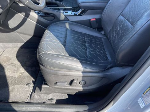 Used 2023 Kia Telluride EX X-Line image 3