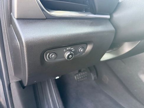 Used 2019 Chevrolet Traverse LT image 19