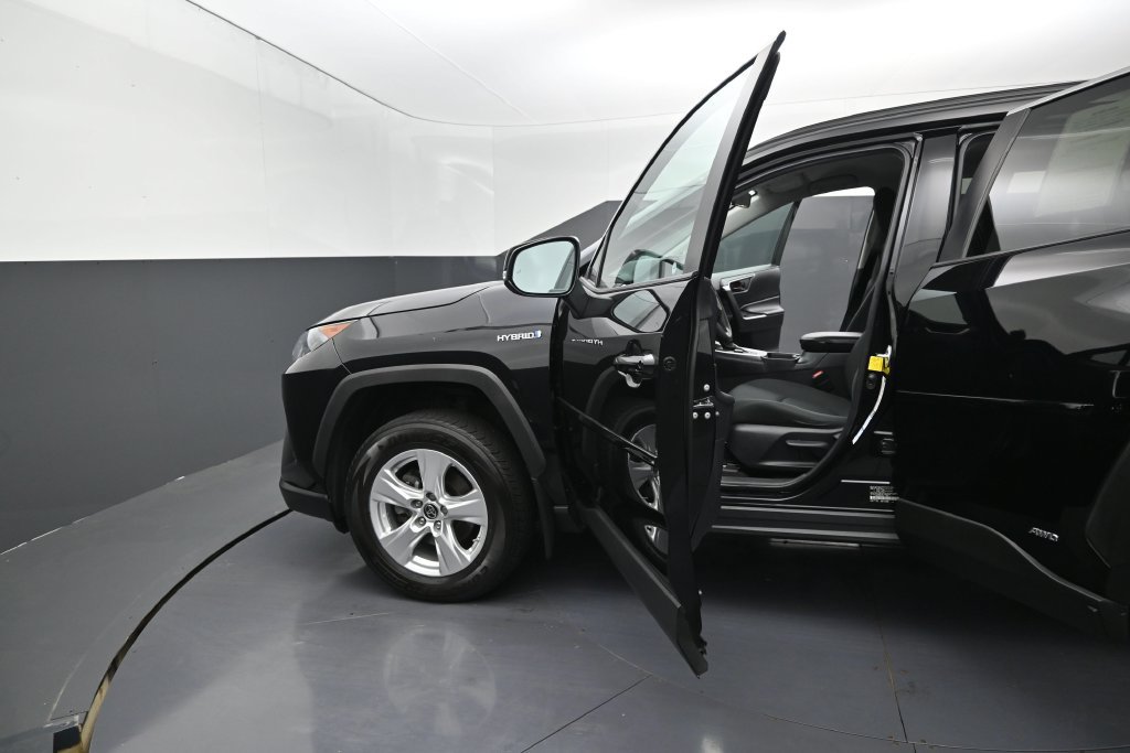 Used 2021 Toyota RAV4 LE AWD/4WD image 13