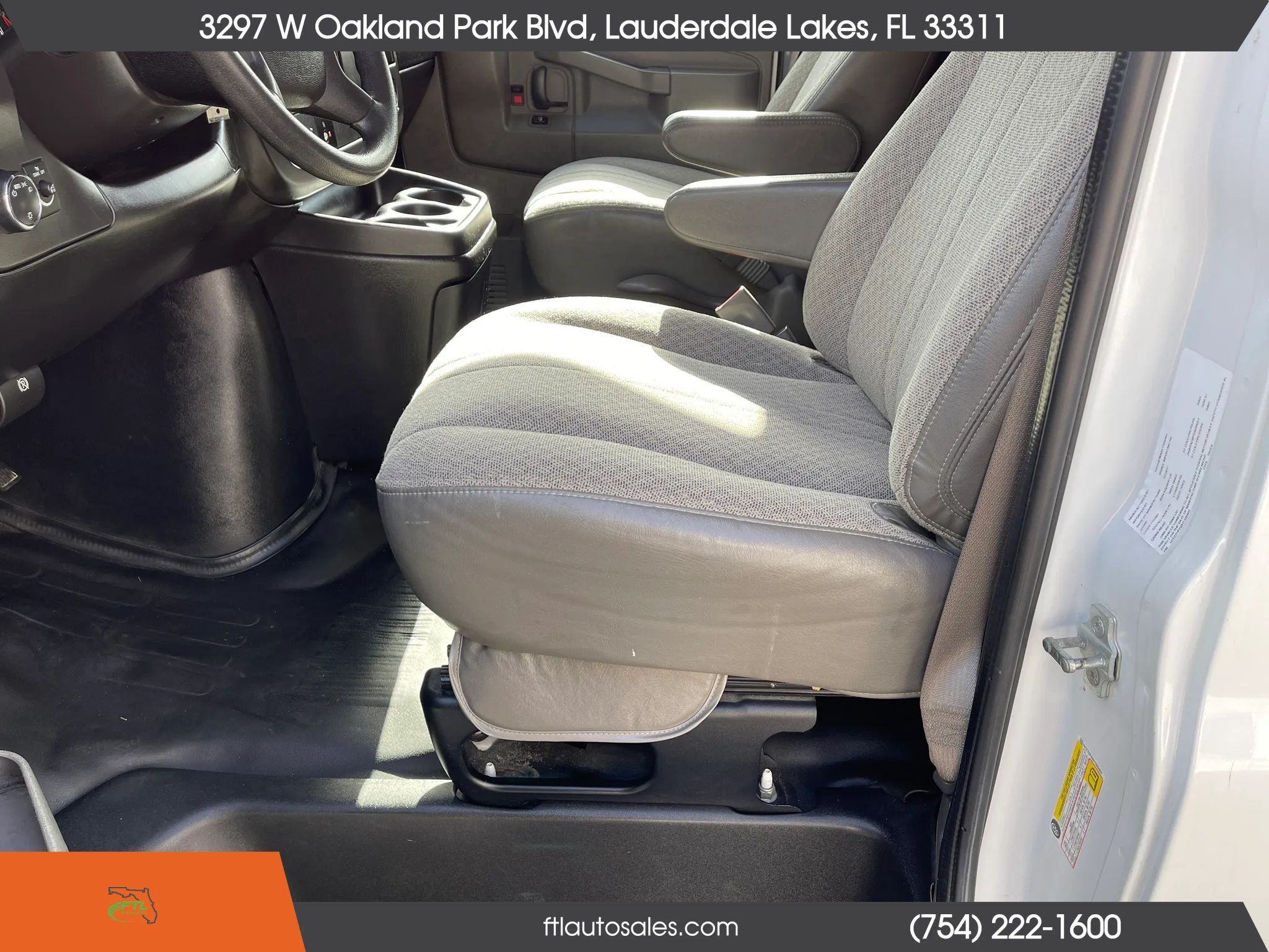 Used 2017 GMC Savana 3500 Extended RWD image 24