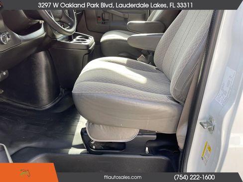 Used 2017 GMC Savana 3500 Extended Van 3D image 24