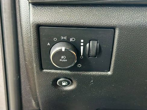 Used 2021 Jeep Grand Cherokee Laredo AWD/4WD image 12
