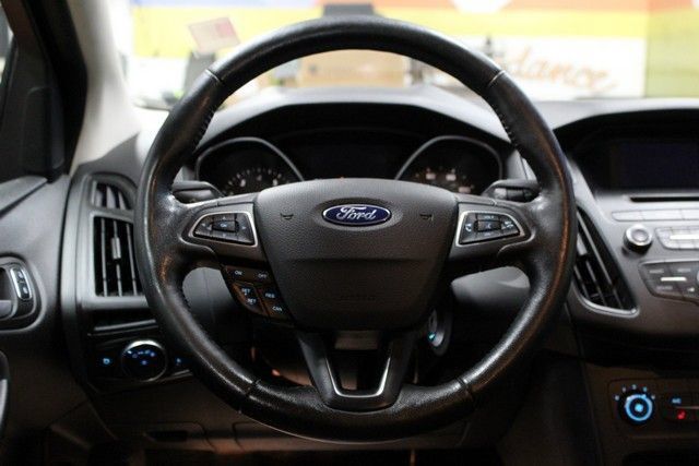 Used 2016 Ford Focus SE w/ SE Winter Package FWD image 19