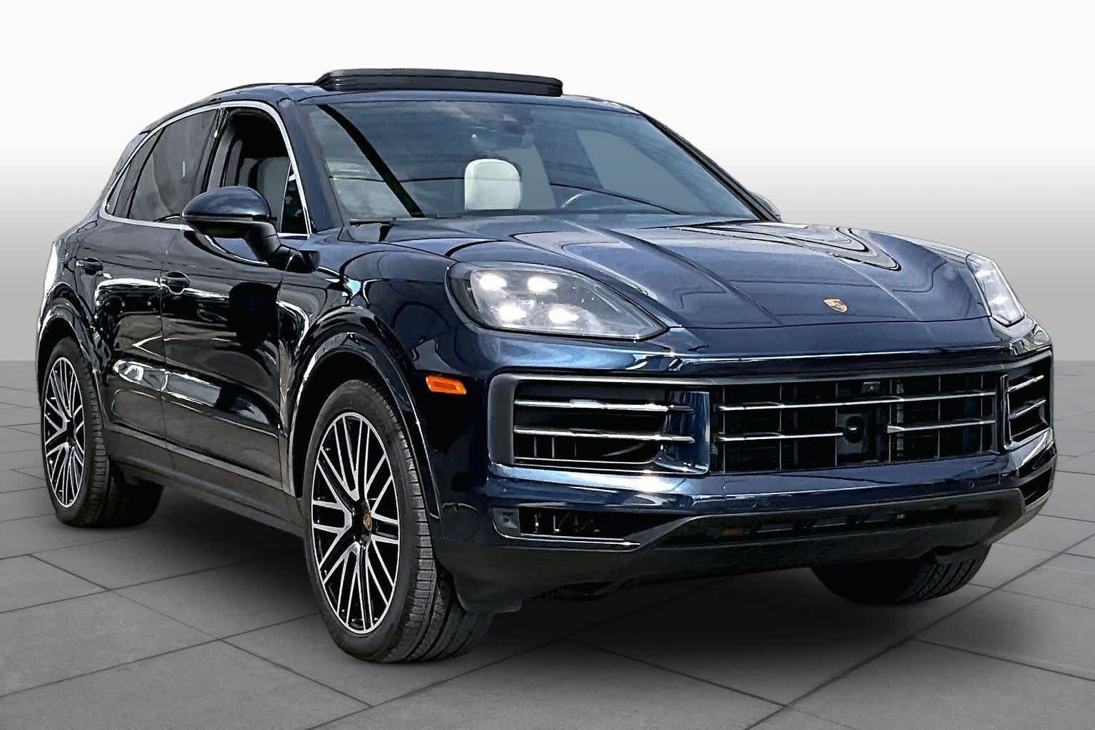 Used 2024 Porsche Cayenne AWD/4WD image 3