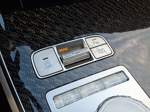 Certified 2026 Genesis GV70 3.5T Sport Prestige AWD/4WD image 19