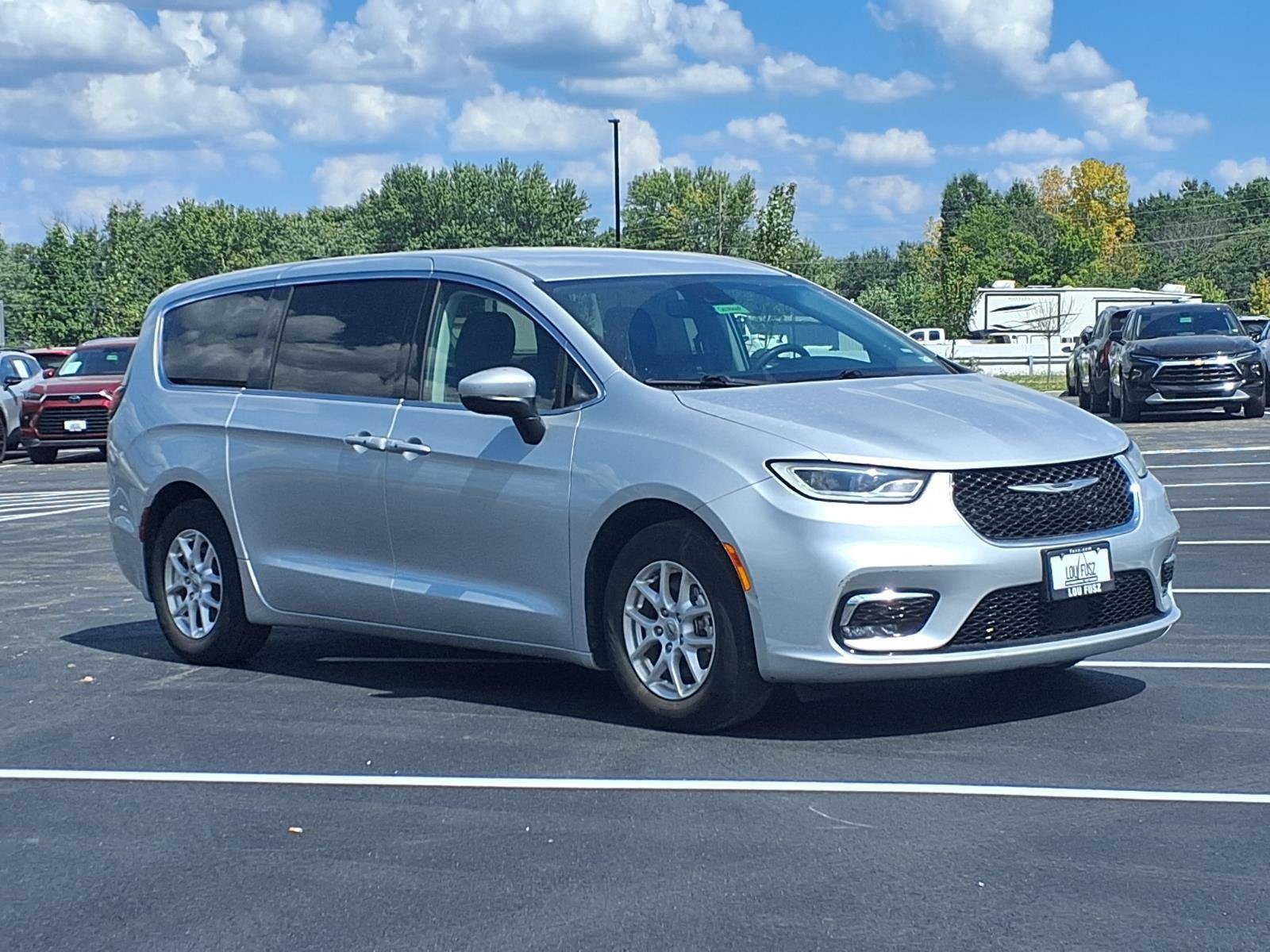 Used 2023 Chrysler Pacifica Touring-L FWD image 35