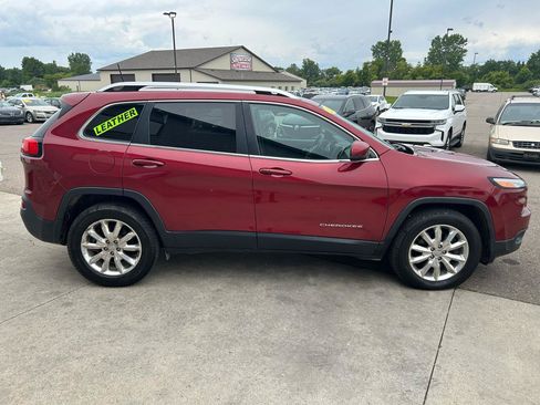 Used 2017 Jeep Cherokee Limited AWD/4WD image 4