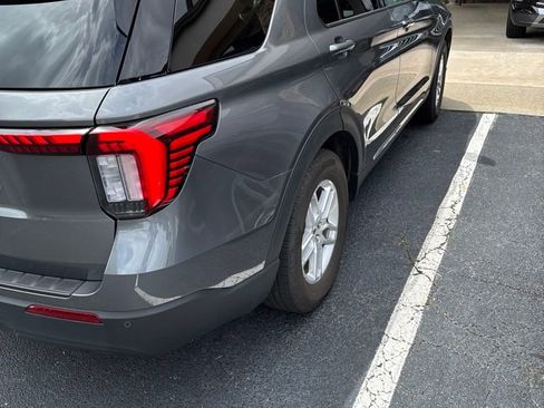 Used 2025 Ford Explorer Active RWD image 2
