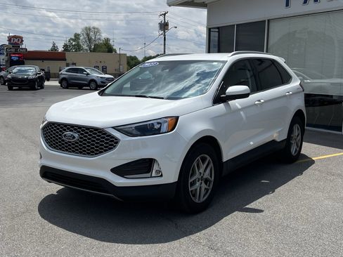 Used 2023 Ford Edge SEL w/ Convenience Package image 3