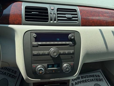 Used 2009 Buick Lucerne CXL FWD image 13
