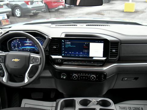 Used 2024 Chevrolet Silverado 1500 LT image 36