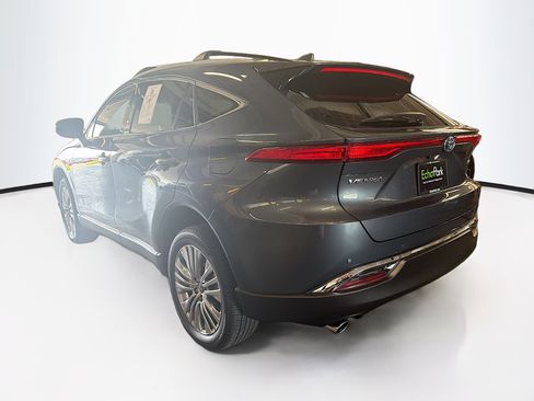 Used 2024 Toyota Venza XLE AWD/4WD image 5