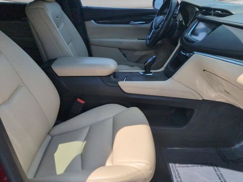 Used 2018 Cadillac XT5 FWD image 16