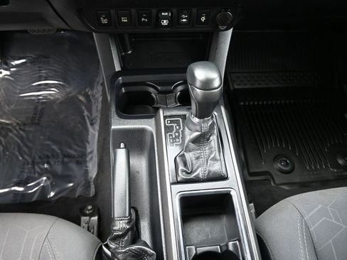 Used 2018 Toyota Tacoma TRD Sport w/ Technology Package image 10