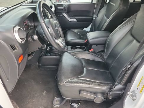 Used 2014 Jeep Wrangler Unlimited Rubicon AWD/4WD image 13