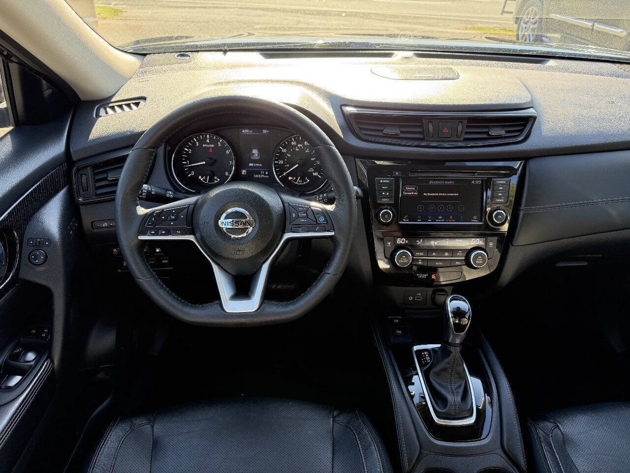 Used 2019 Nissan Rogue SL AWD/4WD image 17