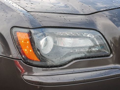 Used 2014 Chrysler 300 S image 7