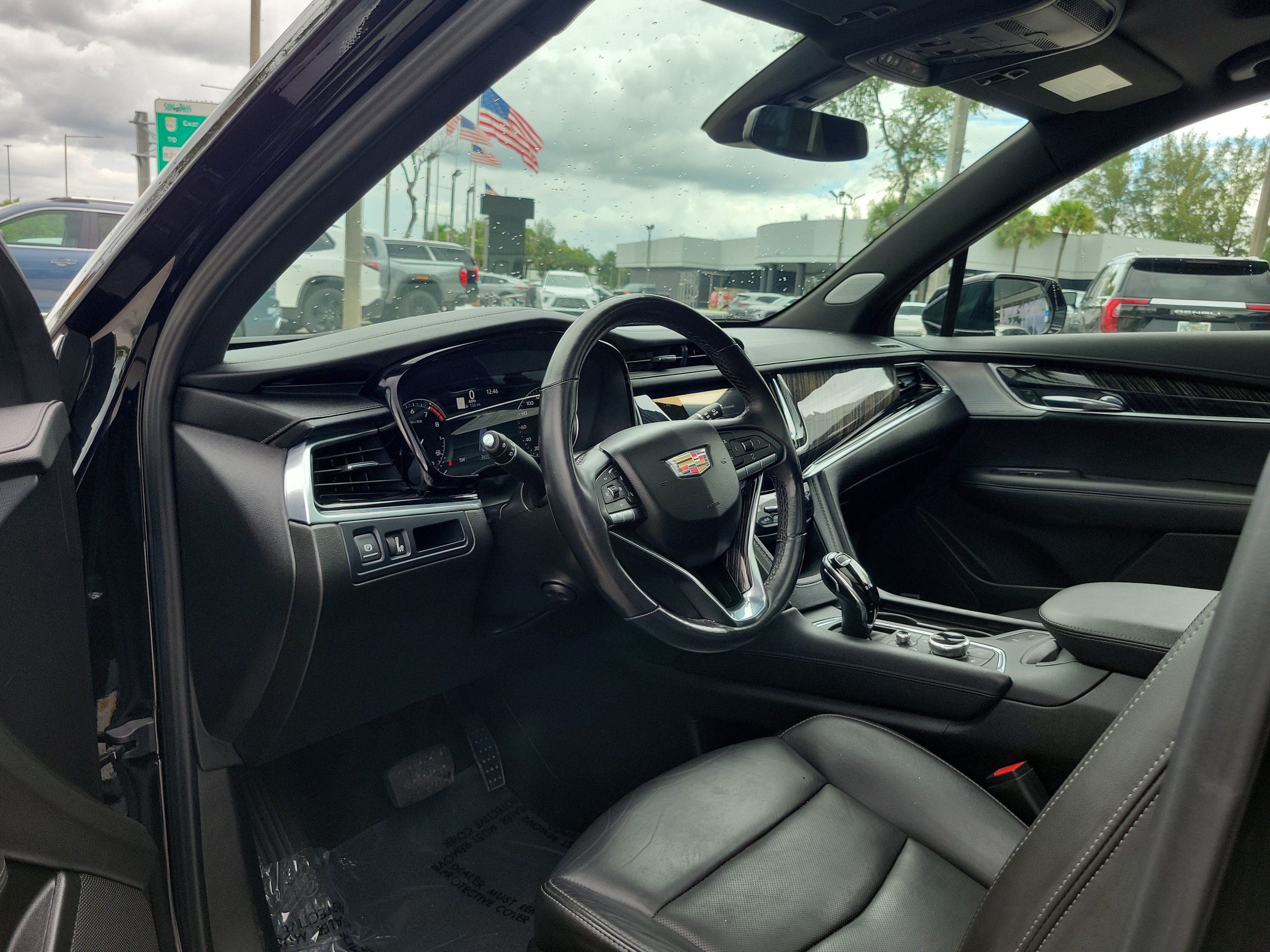 Used 2023 Cadillac XT6 Premium Luxury FWD image 9