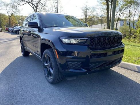 Used 2023 Jeep Grand Cherokee L Laredo AWD/4WD image 9