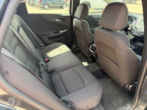 Used 2017 Chevrolet Malibu LT FWD image 13