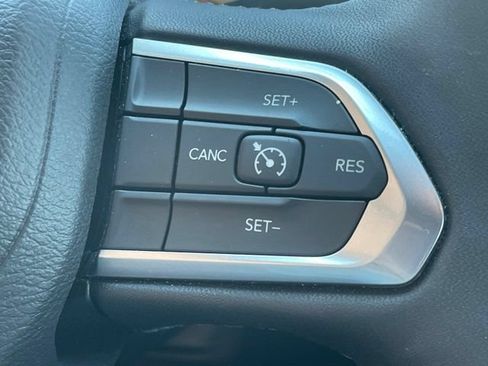 Used 2024 Jeep Compass Latitude w/ Convenience Group AWD/4WD image 28