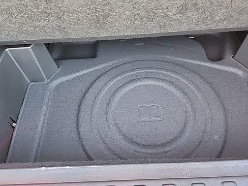 Used 2023 Chevrolet Equinox LT w/ LPO, Floor Liner Package FWD image 18