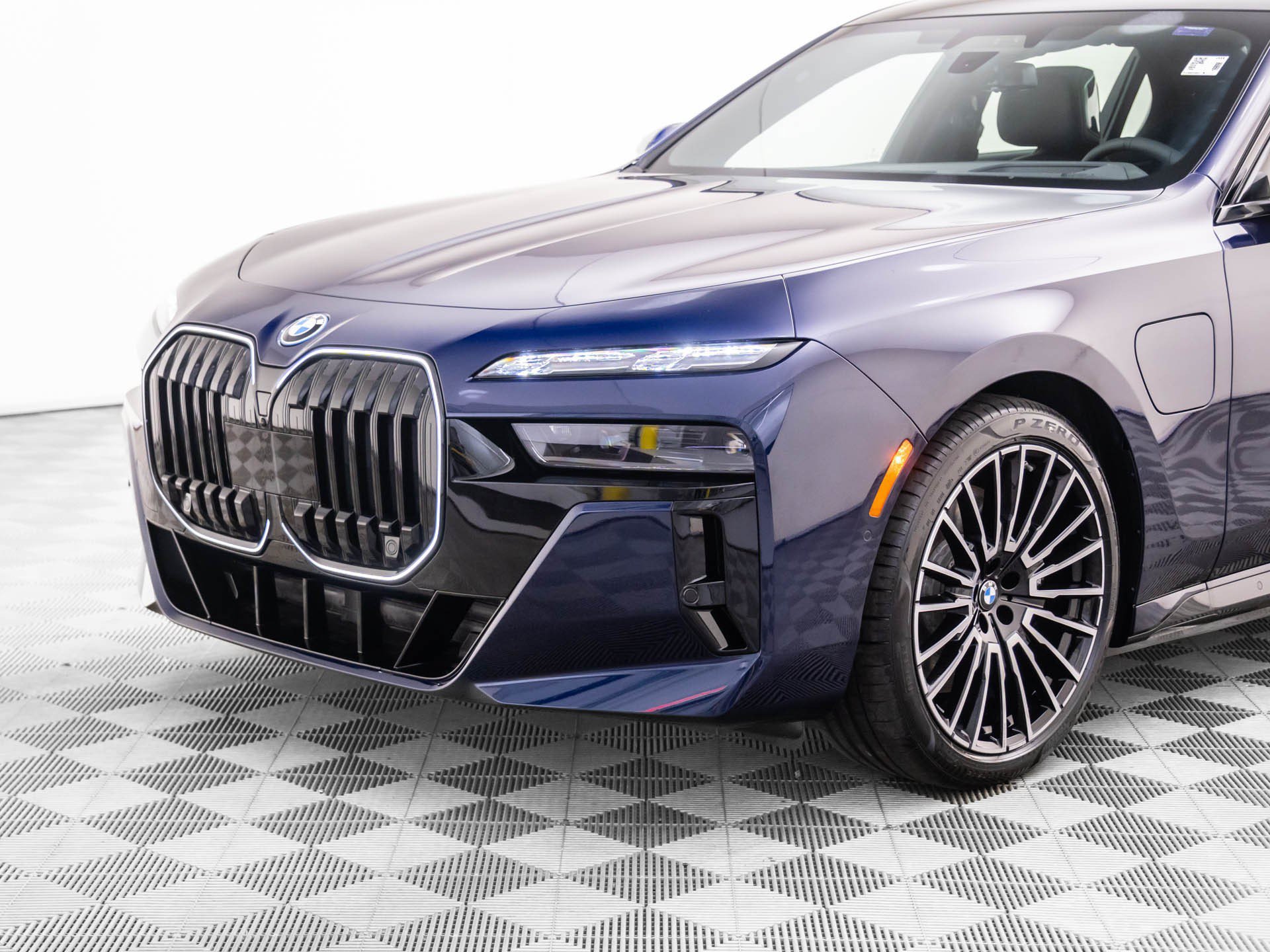 Used 2026 BMW 750e xDrive w/ Executive Package AWD/4WD image 42