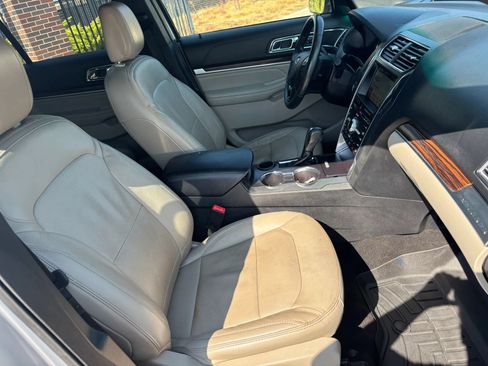 Used 2018 Ford Explorer Limited w/ Equipment Group 301A FWD image 22
