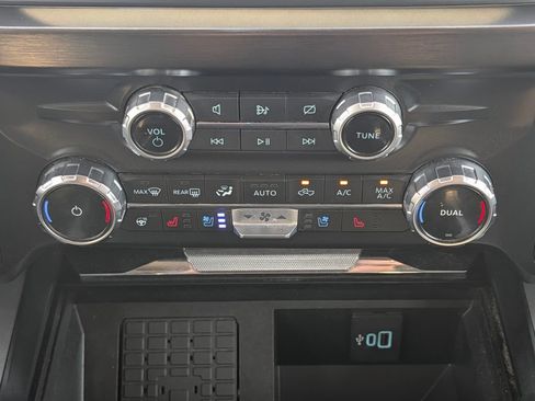Certified 2024 Ford F250 Lariat w/ Lariat Ultimate Package AWD/4WD image 16
