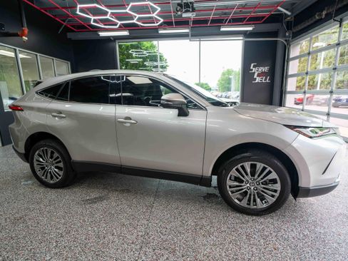 Used 2023 Toyota Venza Limited AWD/4WD image 5