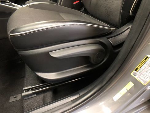 Used 2022 Hyundai Venue Limited w/ Cargo Package FWD image 11