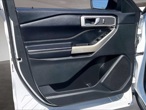Used 2022 Ford Explorer XLT w/ Equipment Group 202A RWD image 19