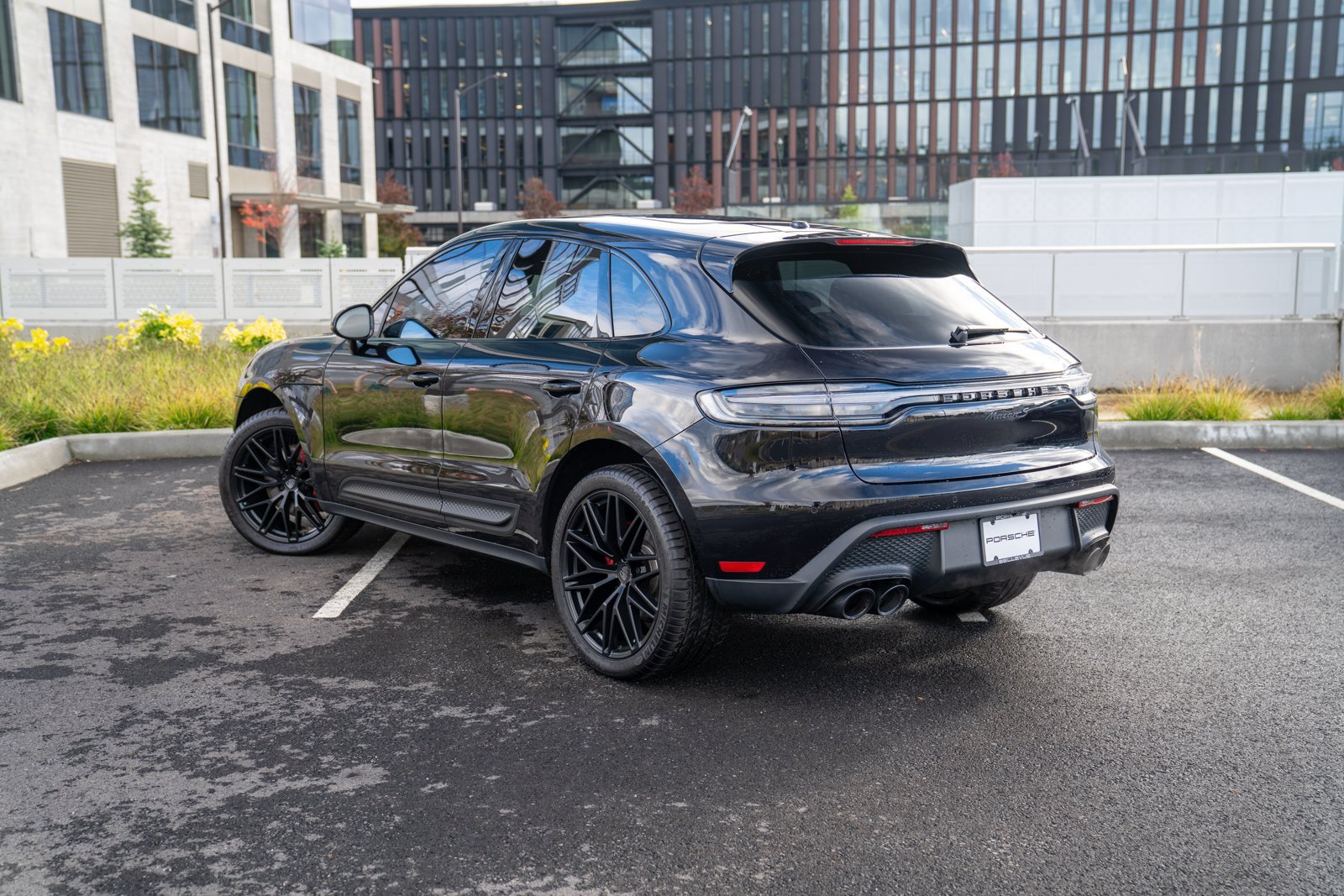 Certified 2023 Porsche Macan S AWD/4WD image 3