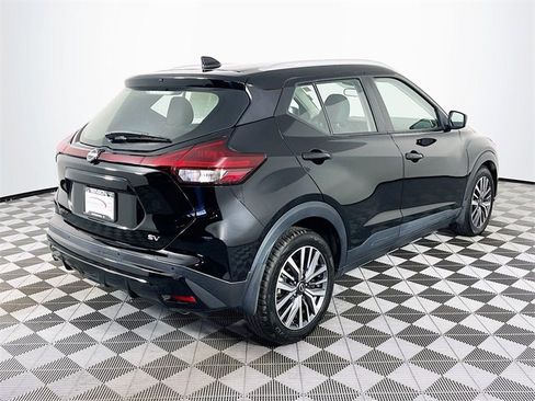 Used 2022 Nissan Kicks SV image 8