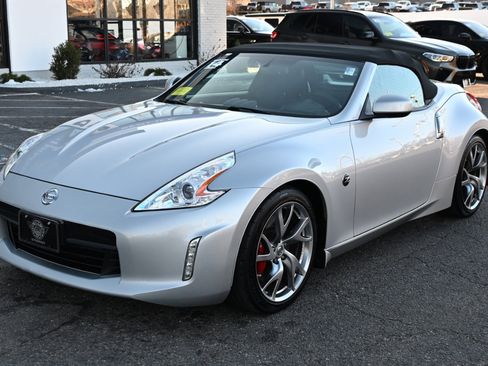 Used 2014 Nissan 370Z Touring w/ Sport Package image 2