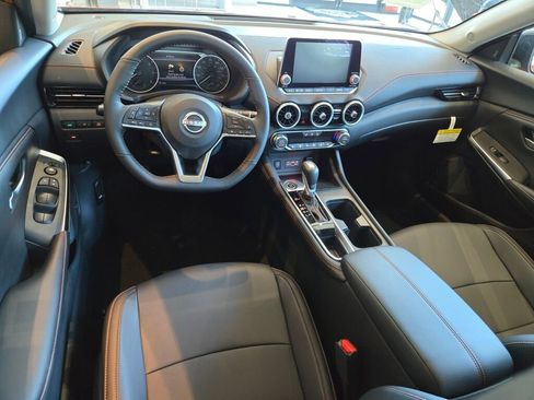 Used 2025 Nissan Sentra SR w/ SR Premium Package image 17