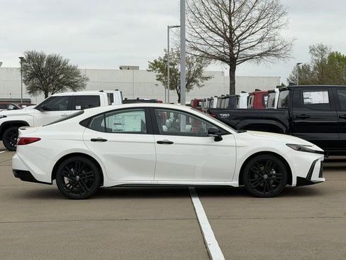 New 2026 Toyota Camry Hybrid image 3