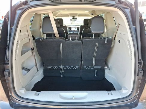 Certified 2023 Chrysler Pacifica Touring-L FWD image 30
