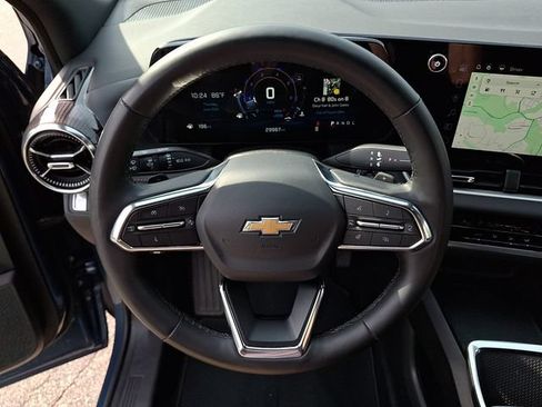 Used 2025 Chevrolet Equinox LT FWD image 18