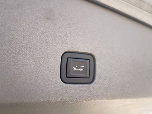 Used 2023 Cadillac XT6 Premium Luxury w/ Technology Package AWD/4WD image 8