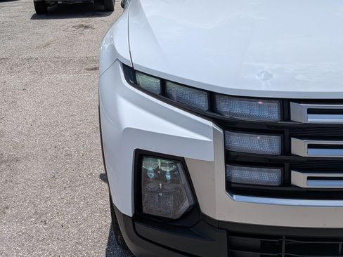 Used 2025 Hyundai Santa Cruz SE FWD image 9