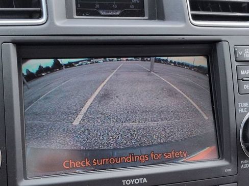 Used 2011 Toyota Highlander Limited w/ Tow Pkg FWD image 21