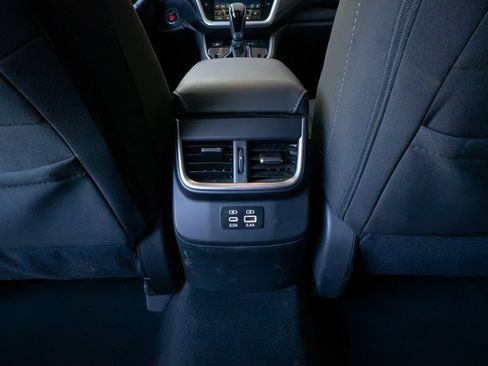 Used 2025 Subaru Outback Premium AWD/4WD image 18